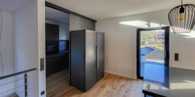 Küche mit Zugang zur Terrasse