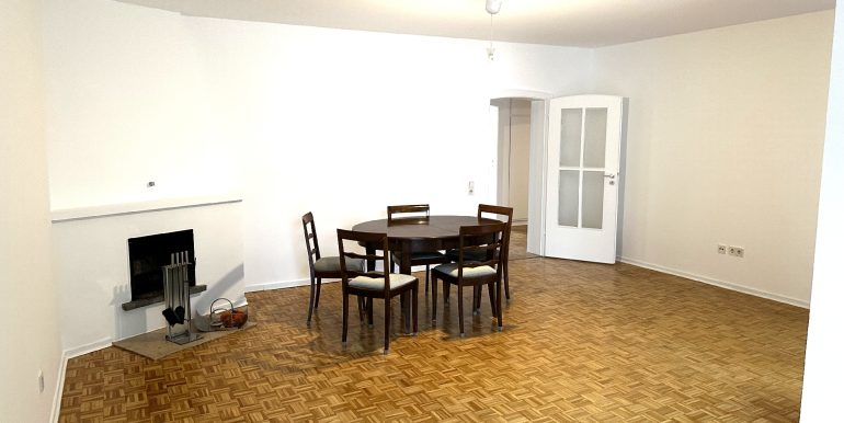 Wohnzimmer mit Kamin