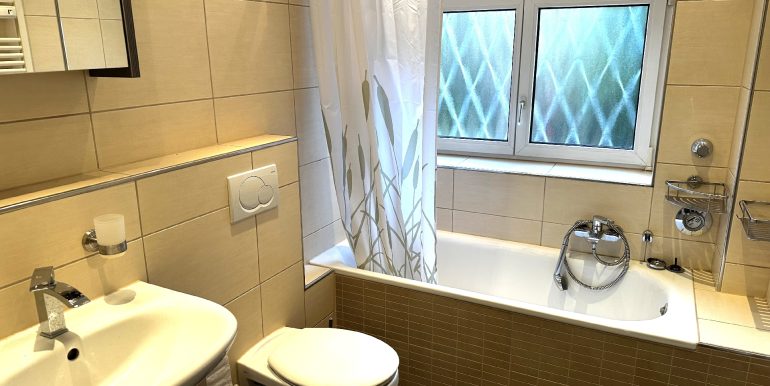 Wannenbad mit Fenster