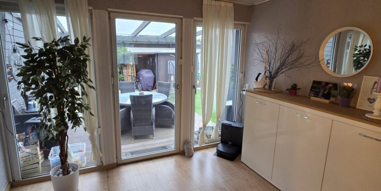 Leseecke und Austritt auf die Terrasse