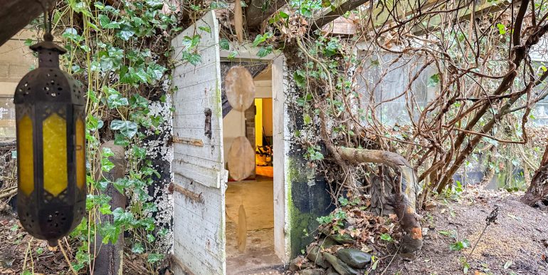 Zugang zum ehem. Stall