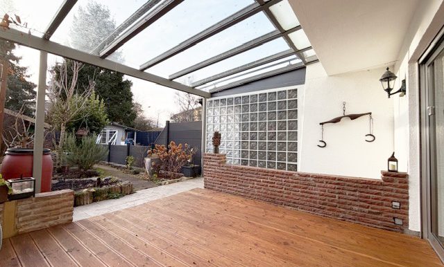 überdachte Terrasse