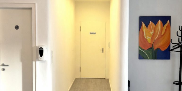 WC 1, Eingang, Garderobe