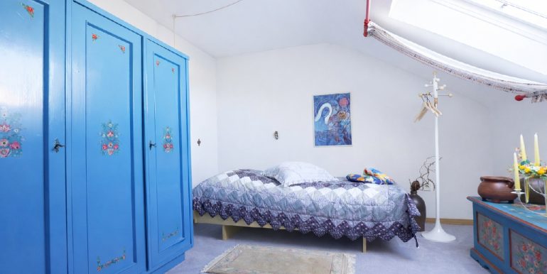 Ein gemütlicher Schlafraum im DG