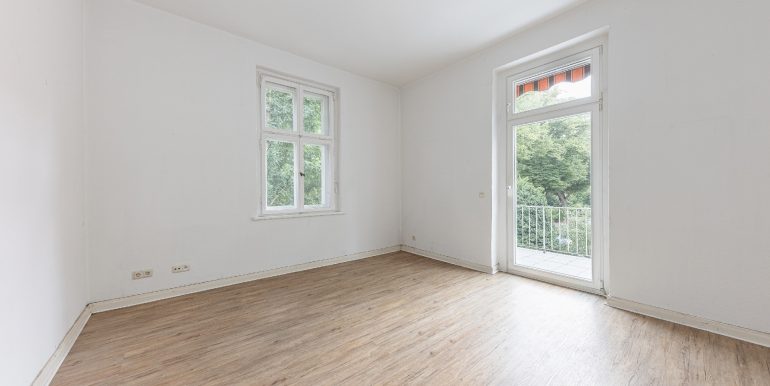 OG: Büro mit Balkon
