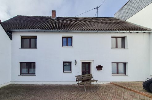 Vorderansicht Zugang Wohnung 2