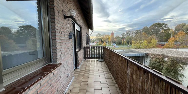 Balkon mit zwei Zugängen