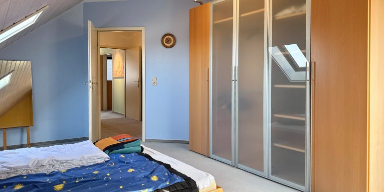 DG Schlafzimmer mit Balkon