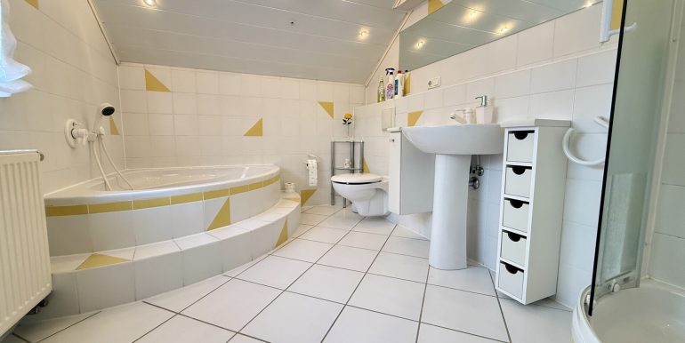 Badezimmer DG