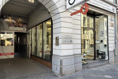 Eingang und Schaufenster