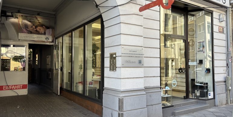 Eingang und Schaufenster