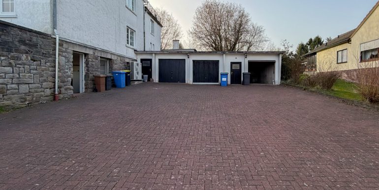 Garagen und Stellplätze