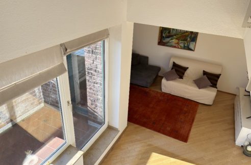 Wohnzimmer mit Balkon