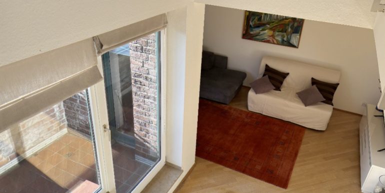 Wohnzimmer mit Balkon