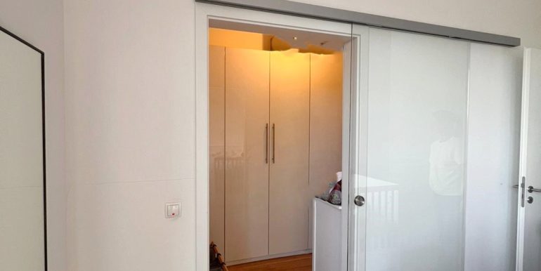 Schlafzimmer mit begehbarem Kleiderschrank