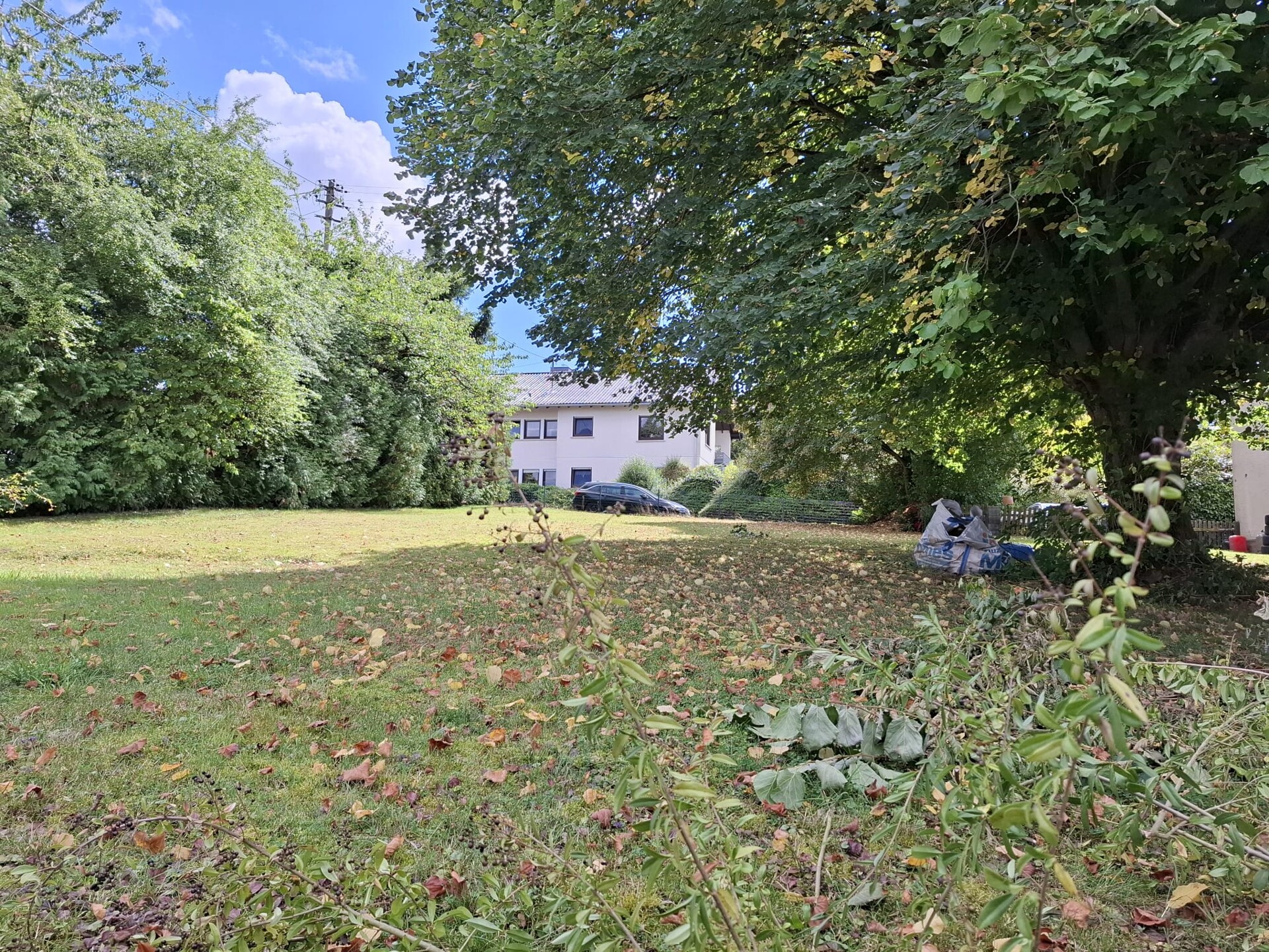 Bauplatz im Sommer