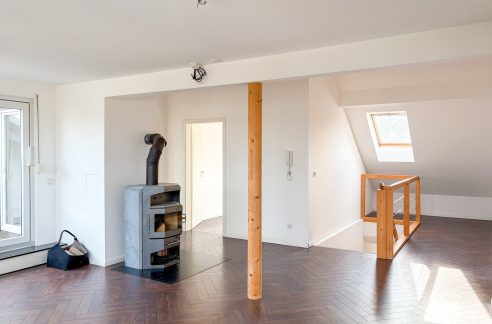 Lichtdurchflutetes Wohnzimmer