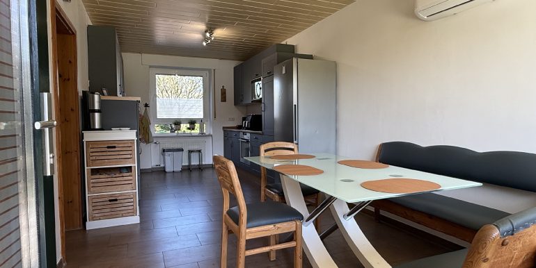 Küche mit Essbereich