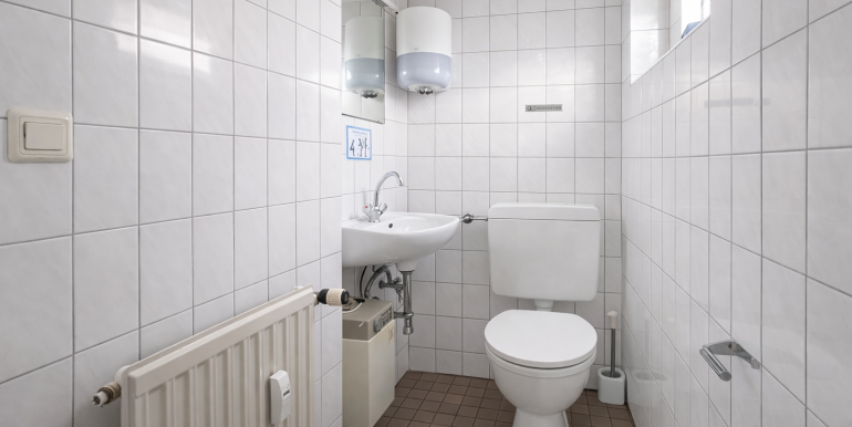 Personal-WC mit Fenster