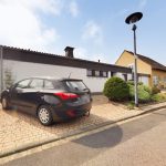 Hausansicht___Separater_Stellplatz___Zugang_Garten