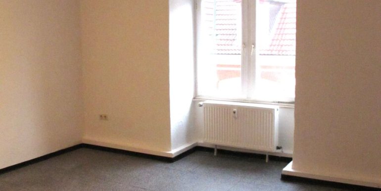 Eines der Zimmer mit hohen Decken