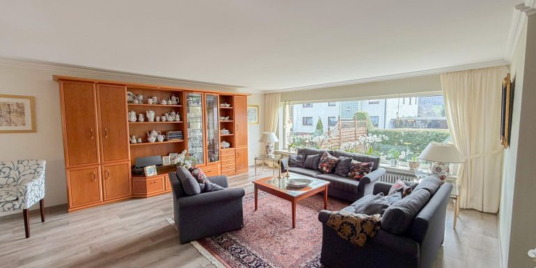 großes Wohnzimmer (EG)