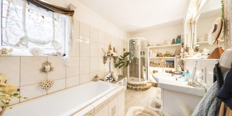 Dusch- und Wannenbad