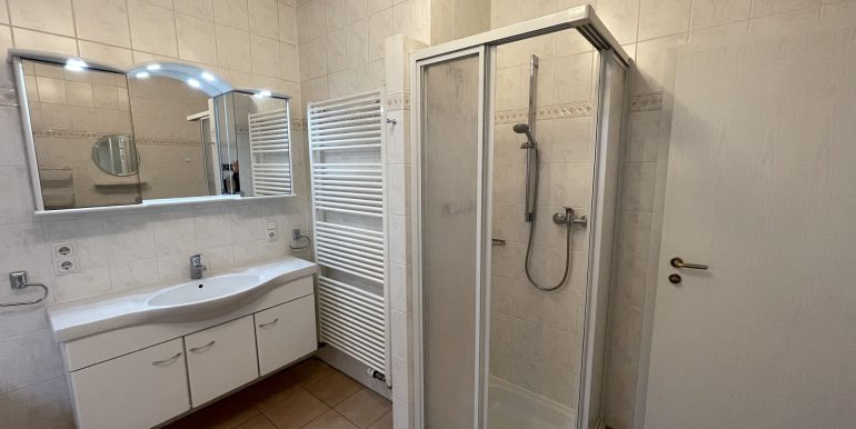 Badezimmer EG