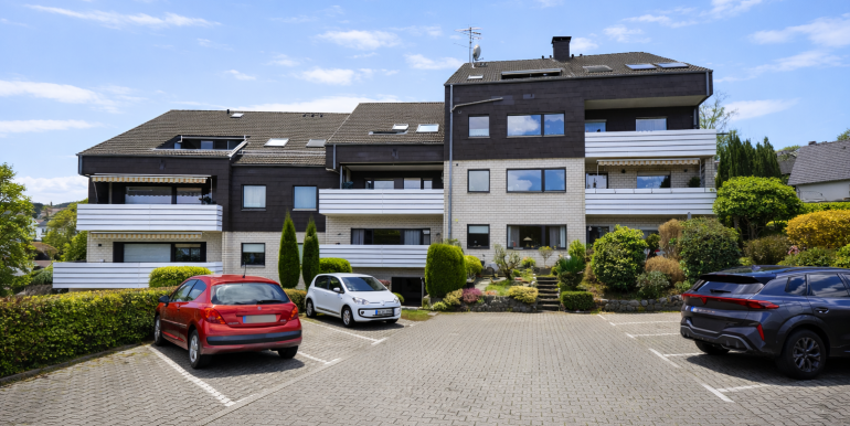 PKW-Stellplatz hinter dem Haus