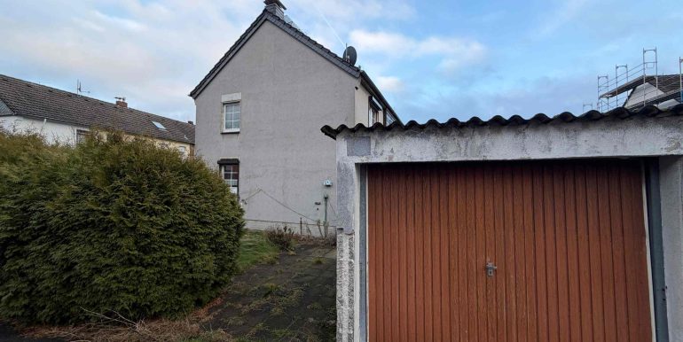 Garage und Stellplatz
