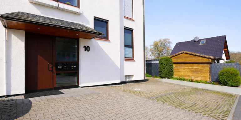 PKW- Stellplatz vor dem Haus