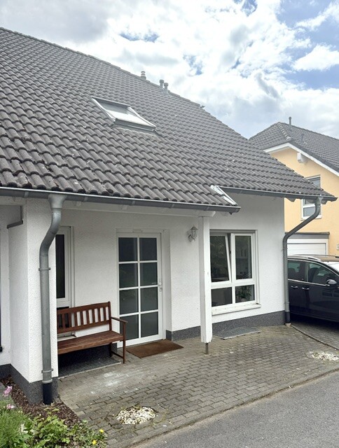 Großzügige, helle Doppelhaushälfte mit Garage in bevorzugter Wohnlage mit Blick ins Grüne - Foto 4