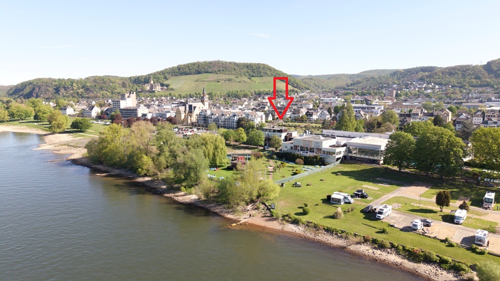 Blick zur Hotelanlage & Therme