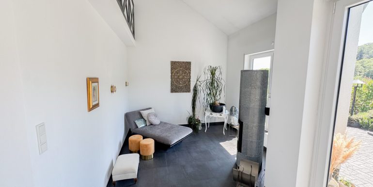 Kaminzimmer mit hochwertigen Kaminofen EG