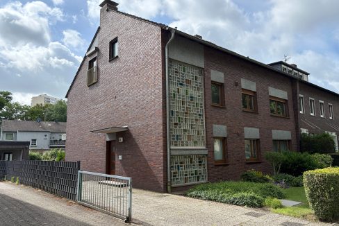 Zwei- bis Dreifamilienhaus in DU-Homberg