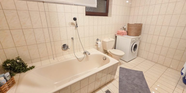 Bad Einliegerwohnung KG