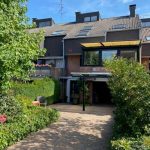 Frontansicht mit Carport