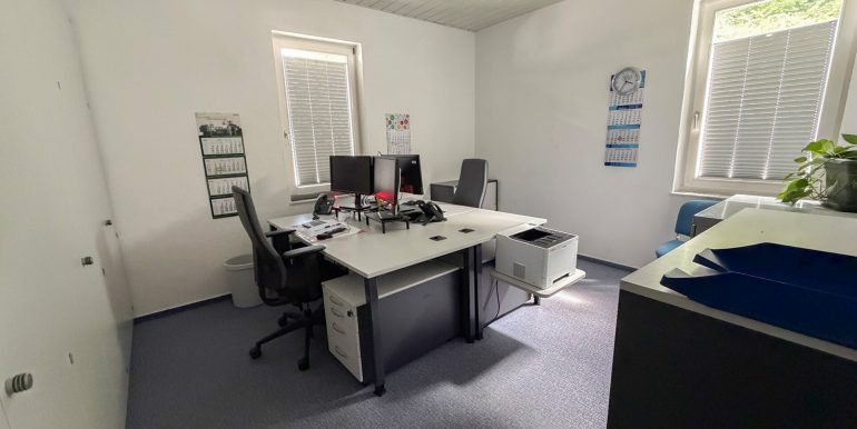 Verwaltungsgebäude: Büro