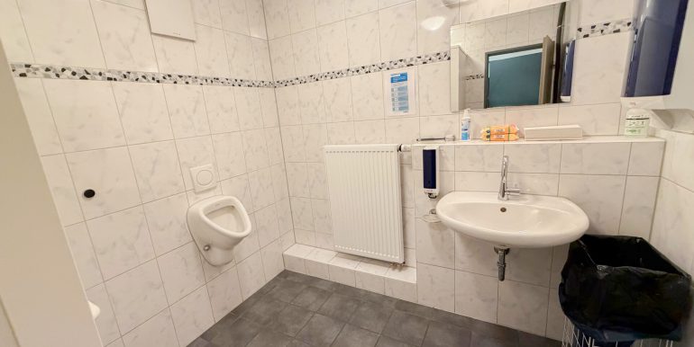 Verwaltungsgebäude: WC