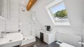 Modernes Elternbad mit Dusche und Wanne