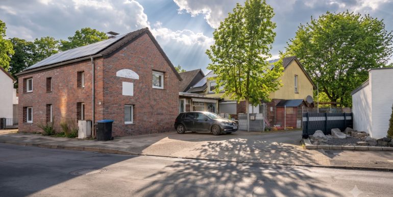 Hausansicht KI generiert