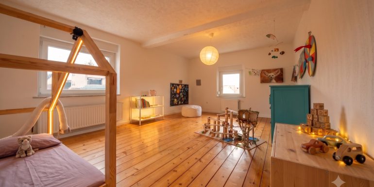 Kinderzimmer Vorderhaus KI generiert