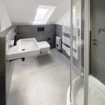 Badezimmer mit Fenster