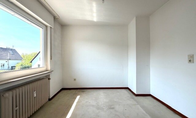 Haushälfte rechts - 1.Zimmer rechts unmöbliert
