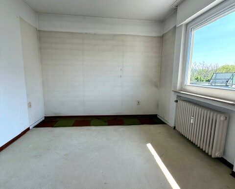 Haushälfte rechts - 2.Zimmer rechts unmöbliert