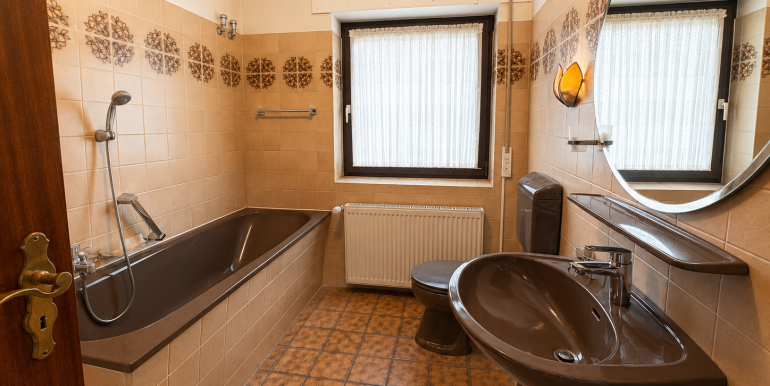 Badezimmer ( EG )
