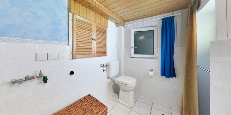 Waschküche mit WC