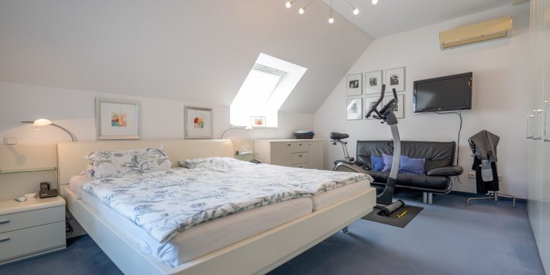 Schlafzimmer DG