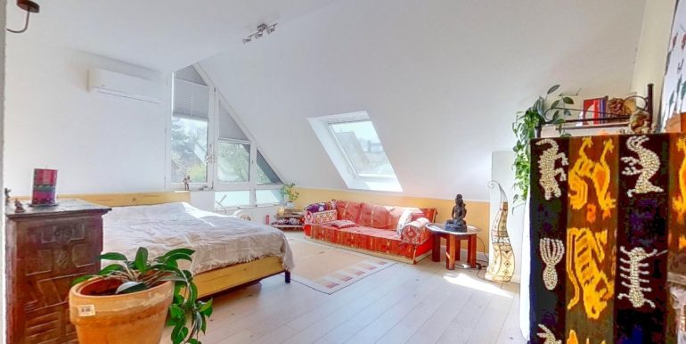 Schlafzimmer DG