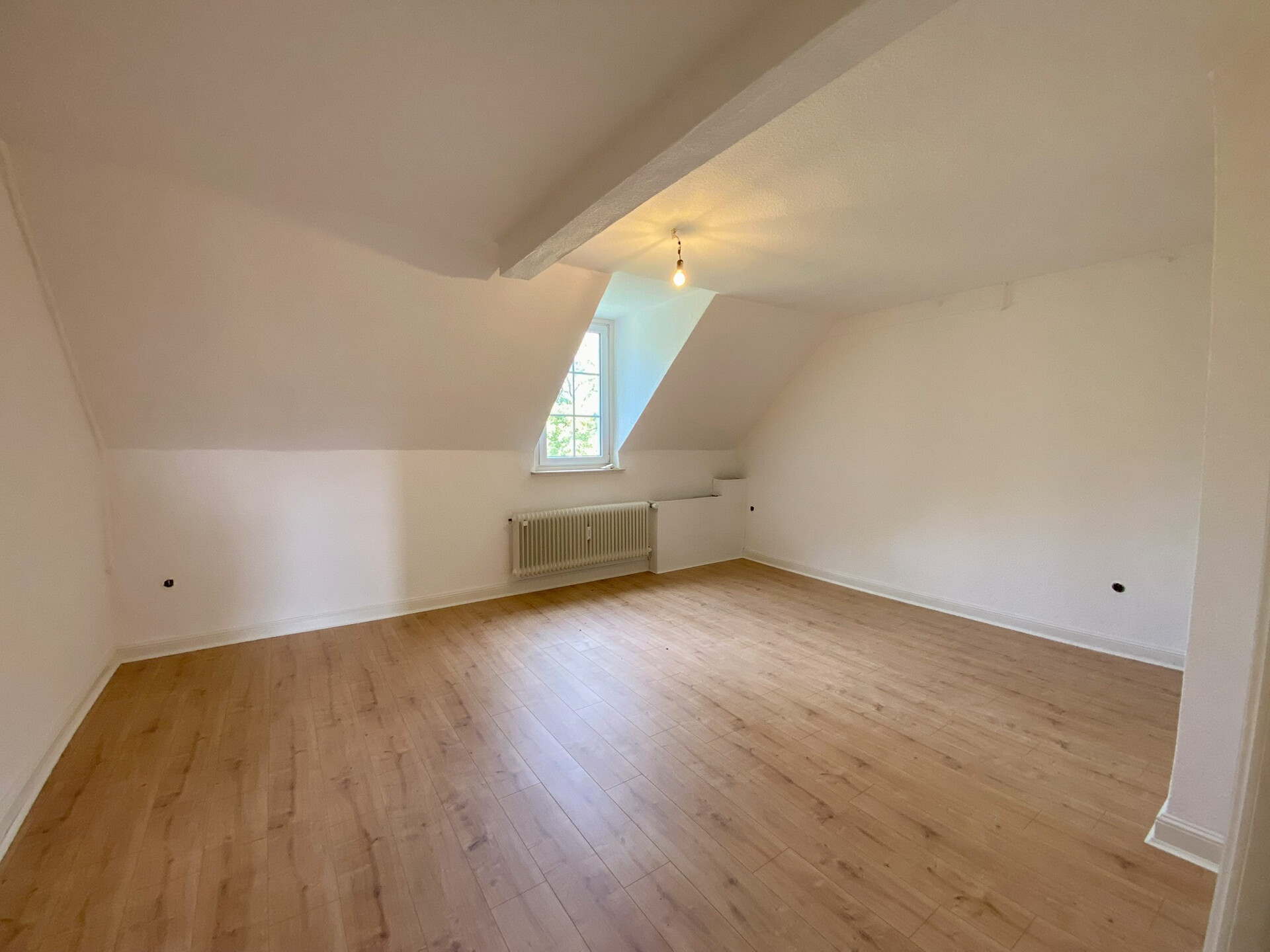 Großes Schlafzimmer